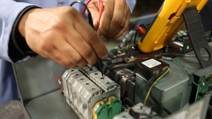 testing a PowerFlex drive during remanufacturing process