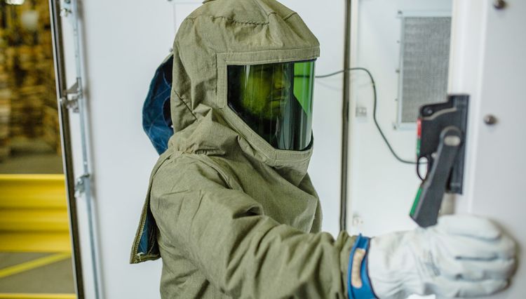 proper arc flash PPE